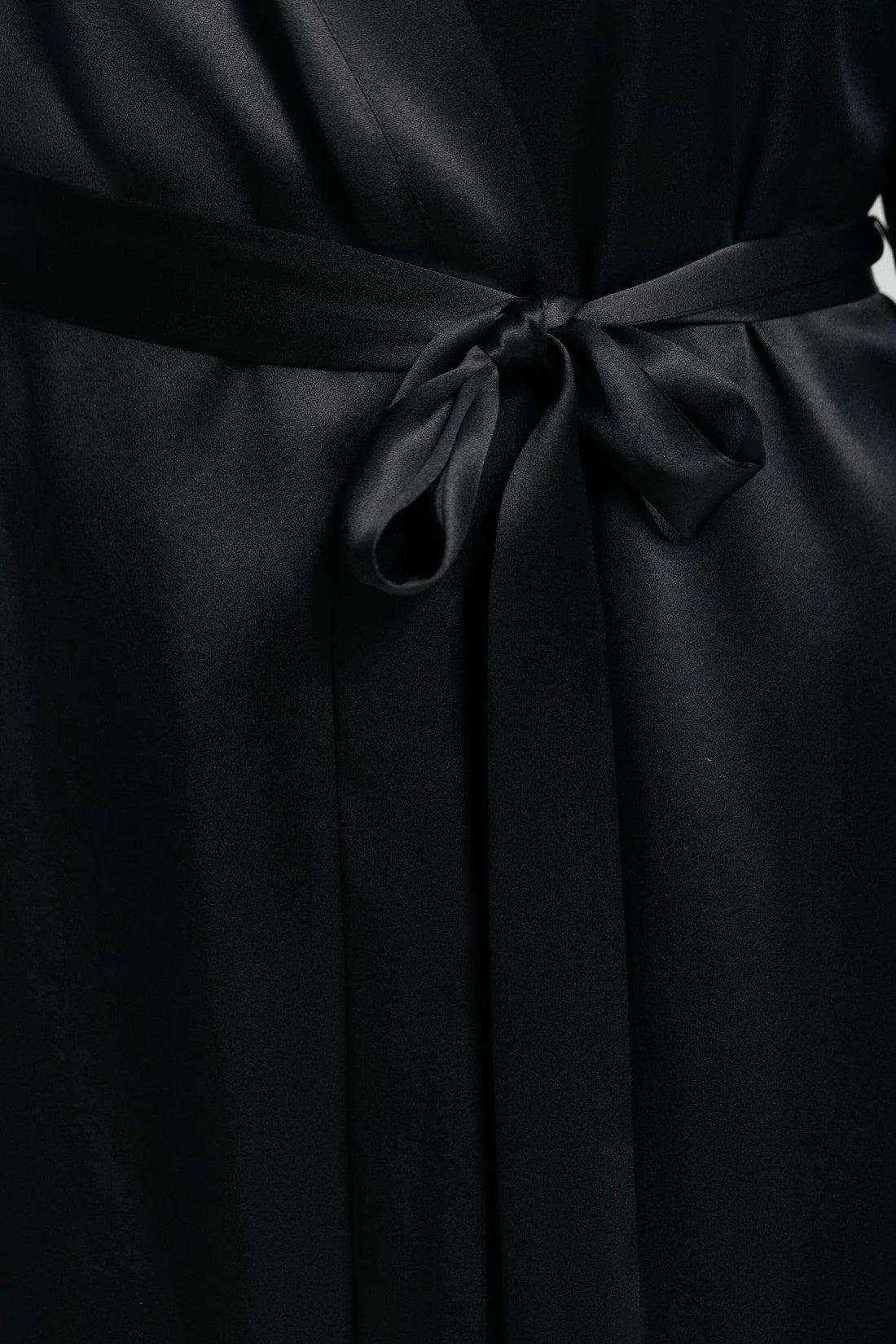 NK IMODE - Morgan Iconic Lace Silk Short Robe Black